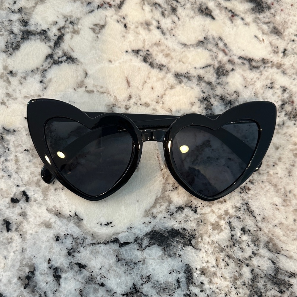FIVE Black Cat-Eye Sunglasses